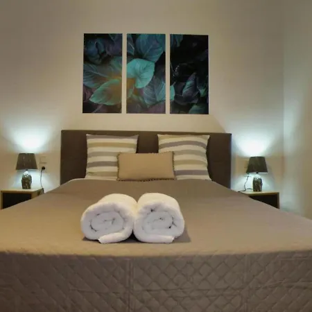 Enjoy Meteora One アパート カランバカ